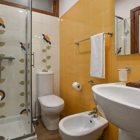 Дом отдыха 3 Bedroom Amazing Home In Trecastagni Трекастаньи