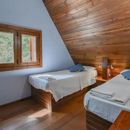 3 Bedroom Amazing Home In Trecastagni Дом отдыха *